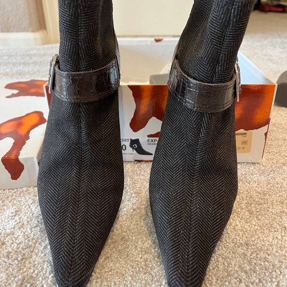 Donald J. Pliner Ankle Boots-gently used in original box - Picture 2 of 6